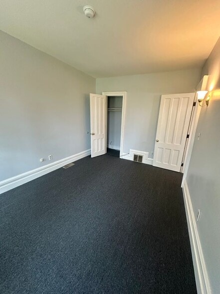 Building Photo - 15-17 Westlake Avenue, #17