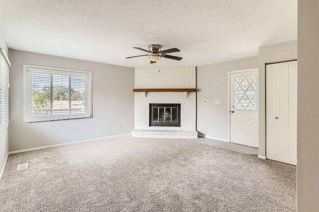Building Photo - 3399 Emerald Dr