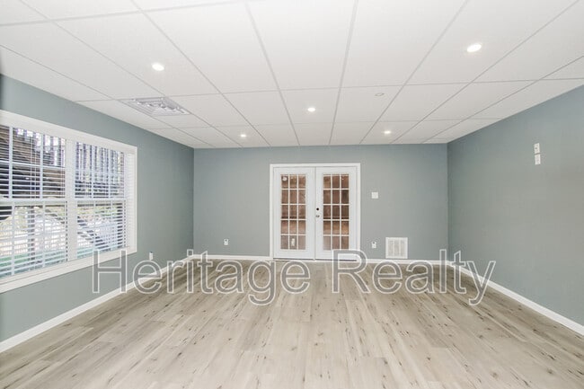 Building Photo - 880 Glenfield Dr