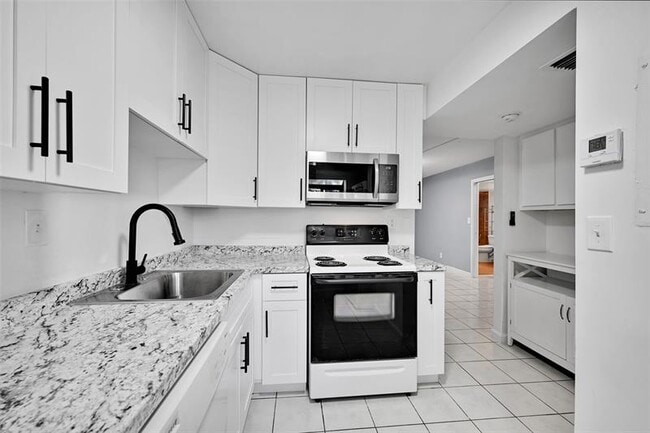 Building Photo - 109 Gardens Dr