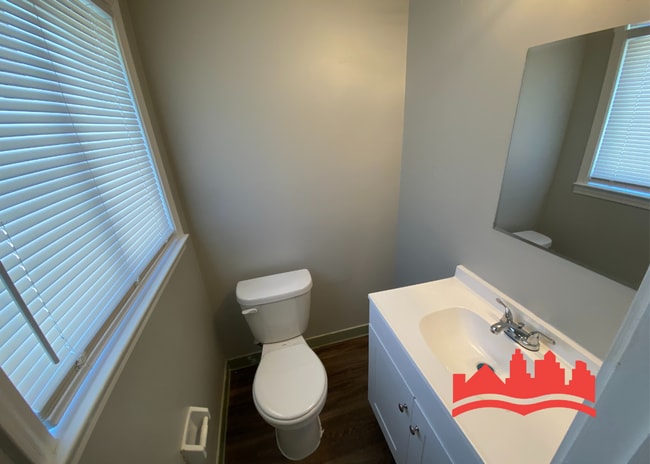 Building Photo - 4735 Chevron Rd