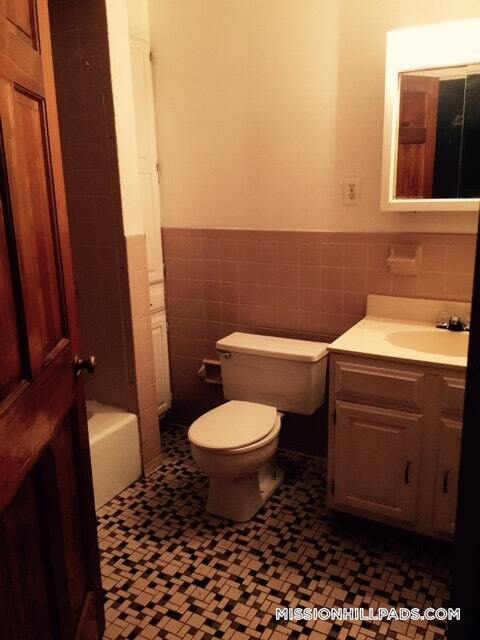 Building Photo - 40 Hillside St