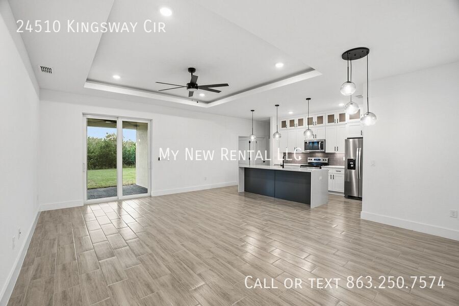 Building Photo - 24510 SW Kingsway Cir