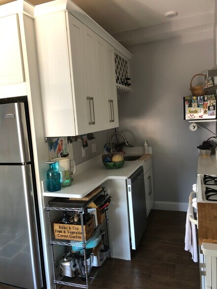 Building Photo - 224 Main St