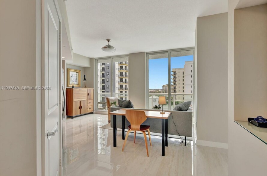 Building Photo - 315 NE 3rd Ave