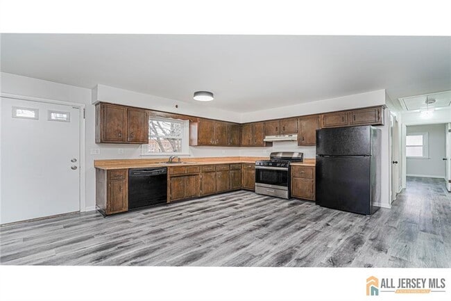 Building Photo - 1036 Apache St