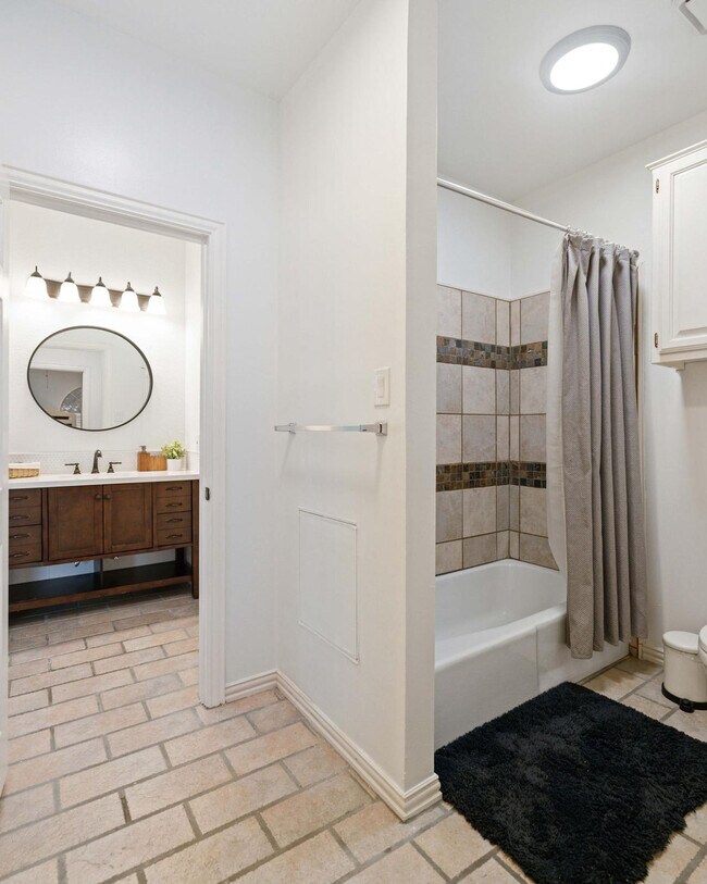 Building Photo - 7701 Ridgeway Ct