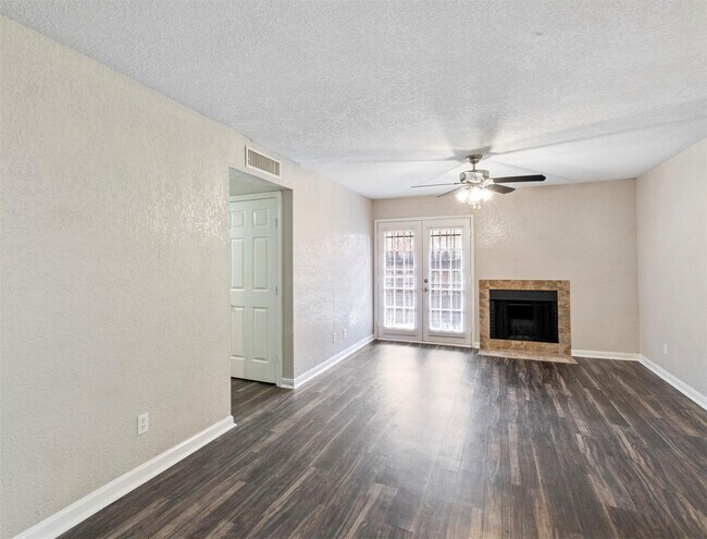 Building Photo - 12500 Sandpiper Dr