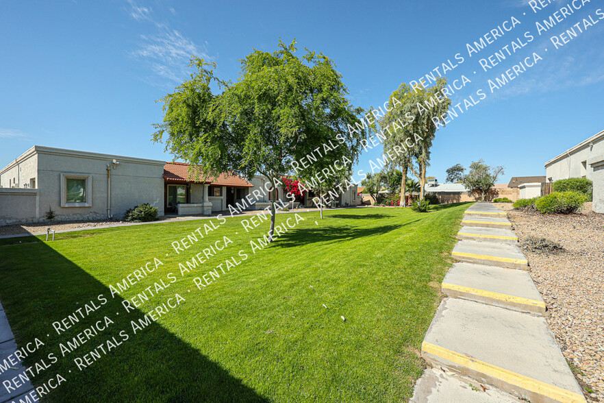 Primary Photo - 10815 W Northern Ave