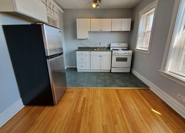 Building Photo - 5643 N Magnolia Ave