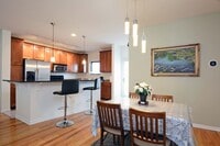 Building Photo - 2-Bed, 3-Bath Townhouse in a Great Location!
