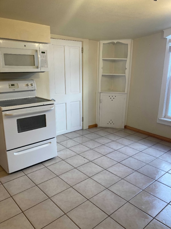 Building Photo - 831 Elati St