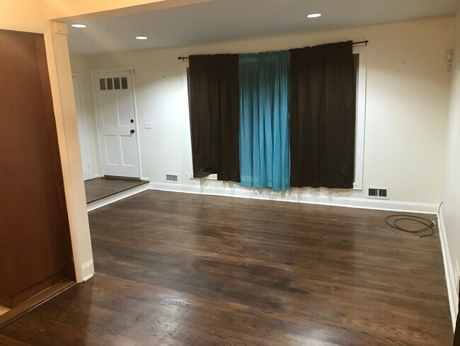 Building Photo - 1112 Stamford Rd