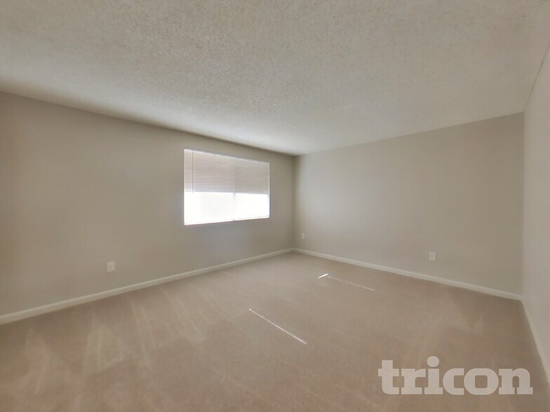 Building Photo - 3830 W Royal Palm Rd