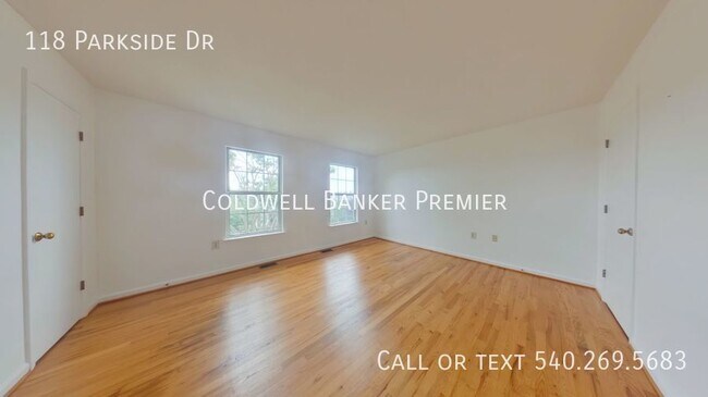 Building Photo - 118 Parkside Dr