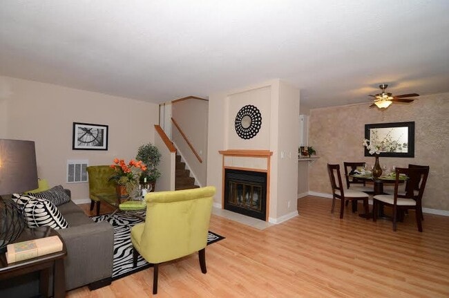 Primary Photo - 990 La Barbera Dr