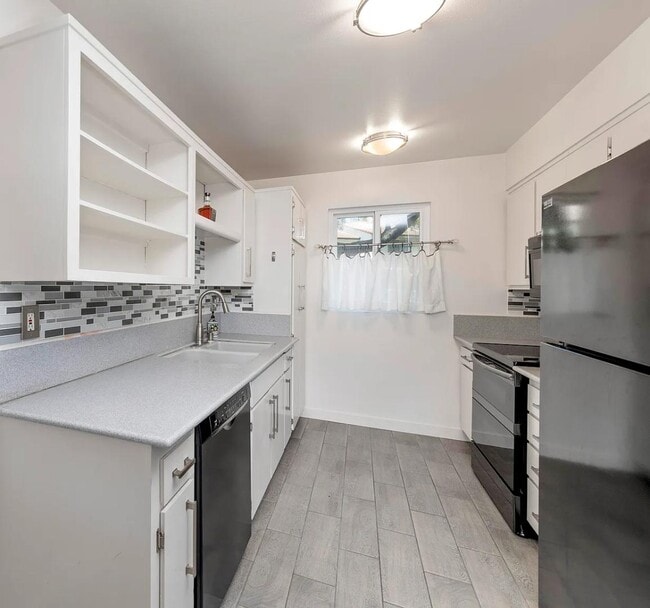Primary Photo - 1066 Miramonte Dr