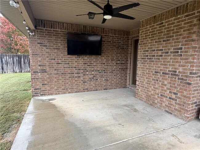 Building Photo - 3031 N Bentley Ridge