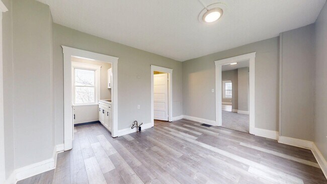 Building Photo - Lorain/W.73 neighborhood, updated 3 bed/1 bath single family house.