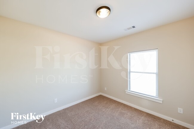 Building Photo - 141 Lakewood Ln