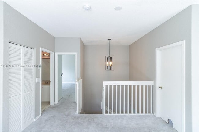 Building Photo - 3769 SW 51st St