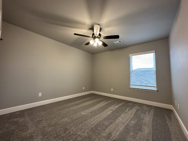 Building Photo - 2040 Tallgrass Ter