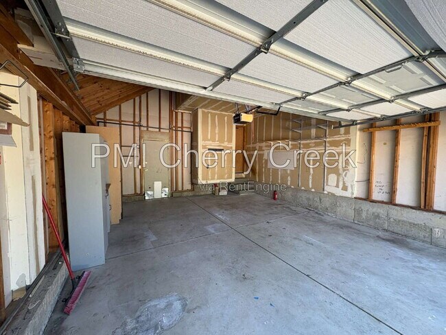 Building Photo - 812 Thames St