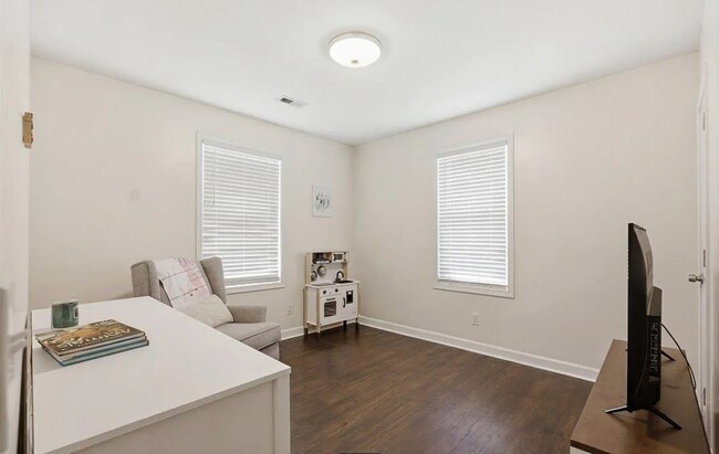 Building Photo - Contemporary Elegance Meets Greenville Convenience