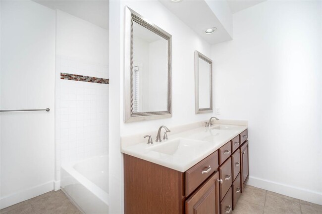Building Photo - 2601 Rosedale St