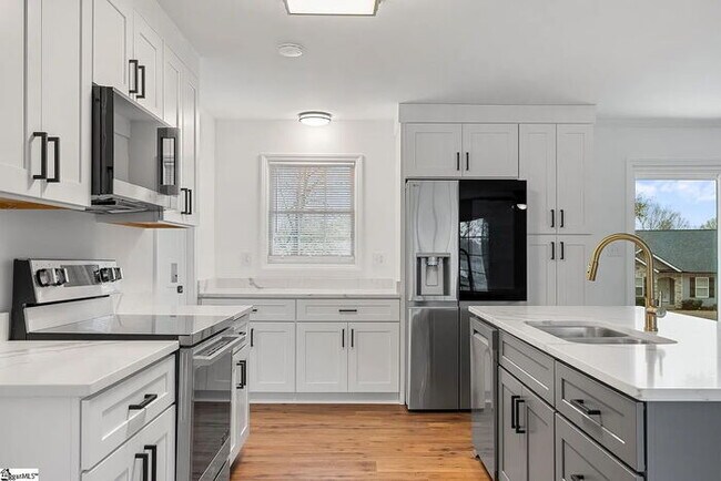 Building Photo - 300 Woodlake Rd