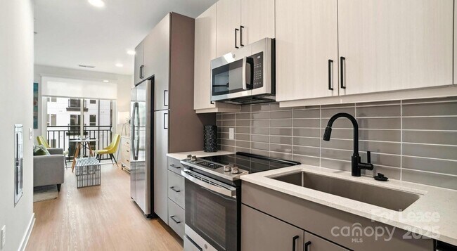 Building Photo - 1133 Harding Pl