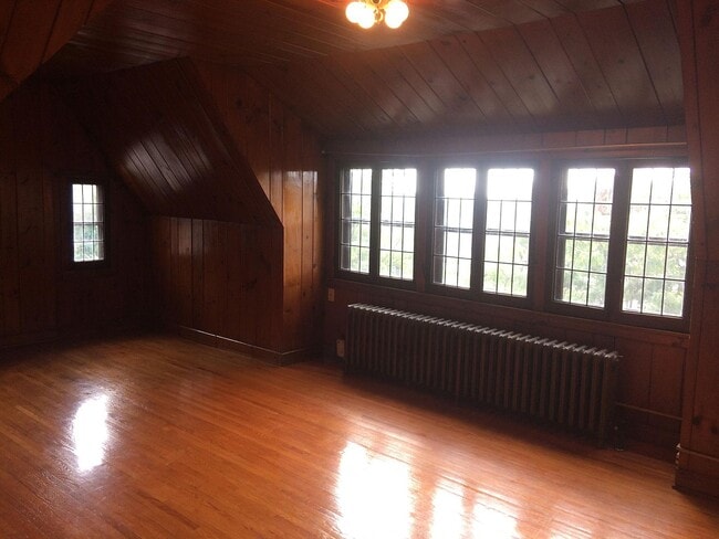 Building Photo - 3535 Irving Ave S