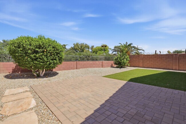 Building Photo - Stunning Home in North Phoenix