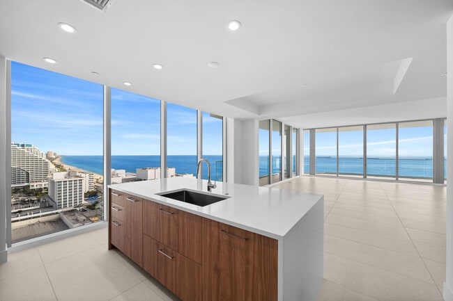 Building Photo - 151 N Seabreeze Blvd