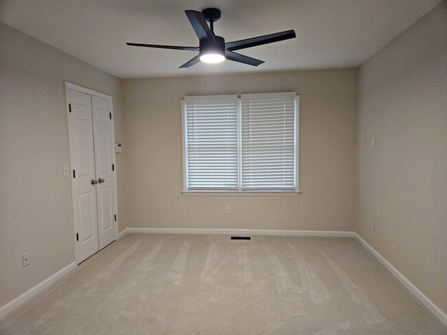 Building Photo - 907 11th Ave N