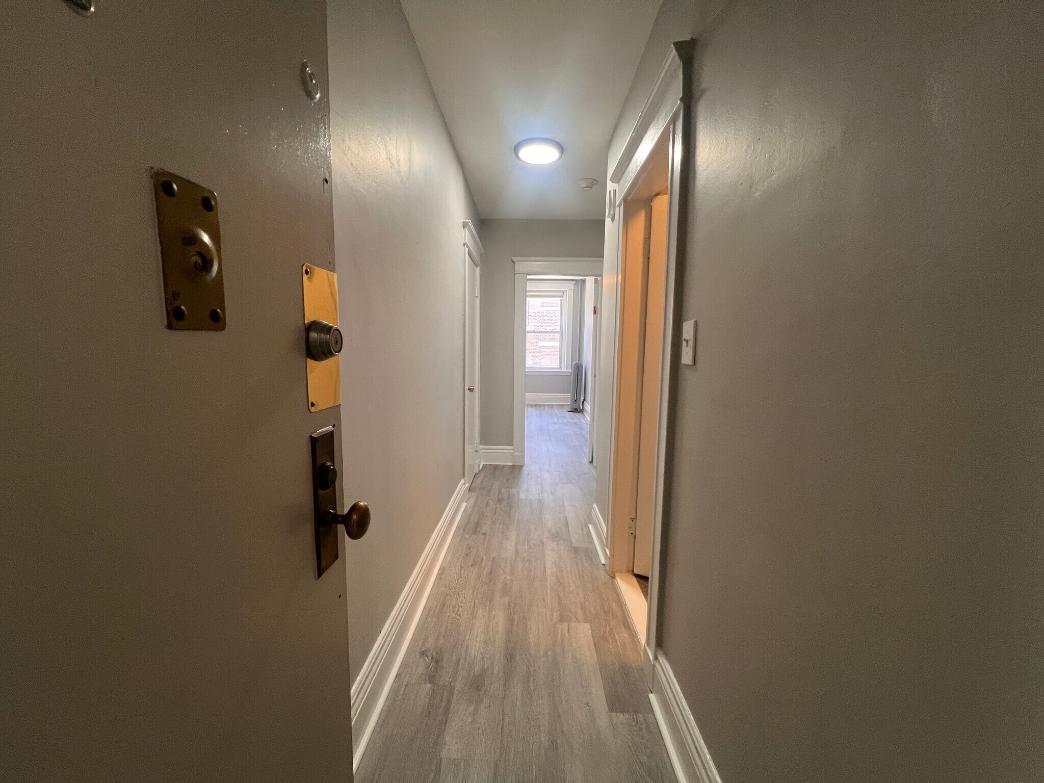 Building Photo - 376 Riverway