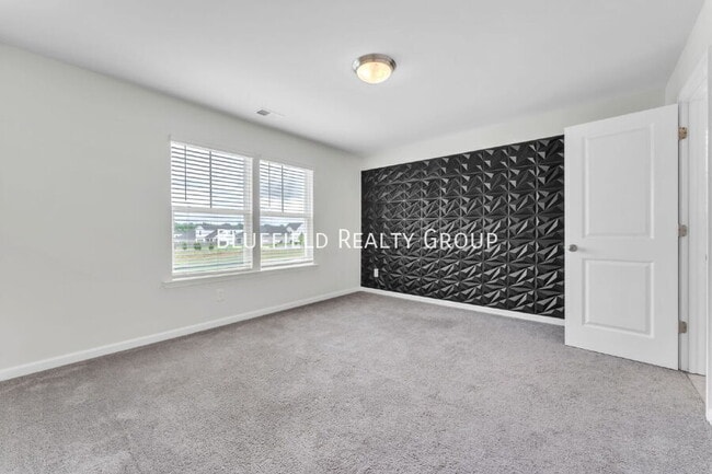 Building Photo - 909 Cherry Plum Dr