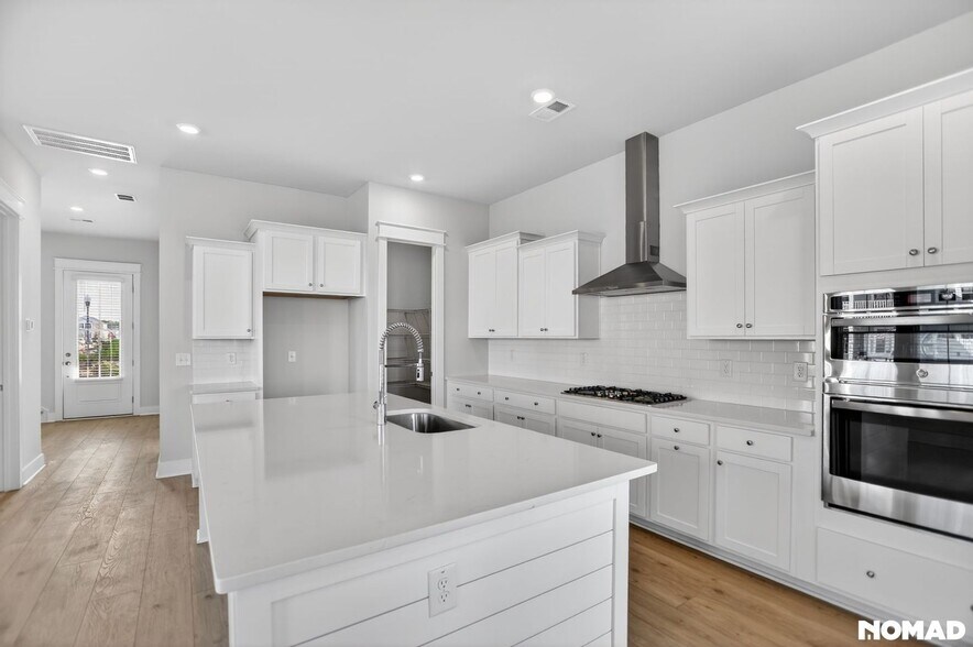 Building Photo - 319 Archar St