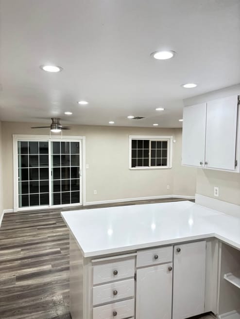 Building Photo - 6522 Village Green Dr