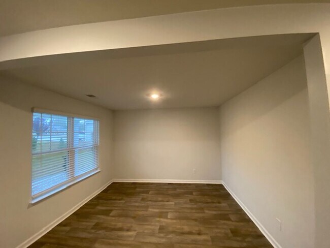 Building Photo - Welcome to a move-in ready haven!!!