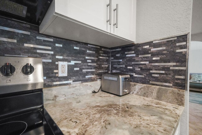 Building Photo - 7240 Westwind Dr