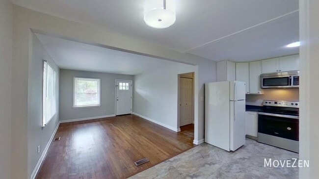 Building Photo - 1109 N King Charles Rd