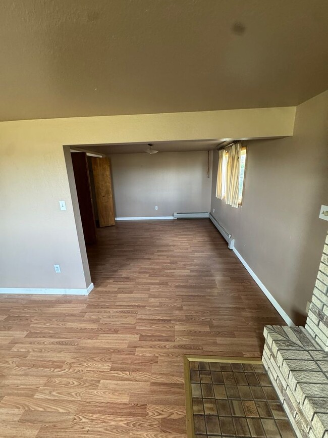 Building Photo - 4 Bedroom - 3 Bathroom just outside of town!