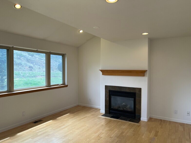 Living room - 60 Mill Rd