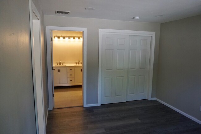 Main Bedroom - 435 S Oak St