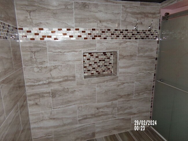 Building Photo - 4bd 1ba Home