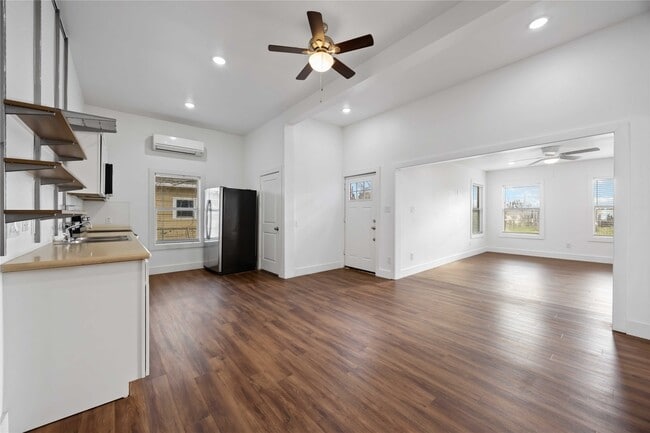 Building Photo - 2214 Stevens St