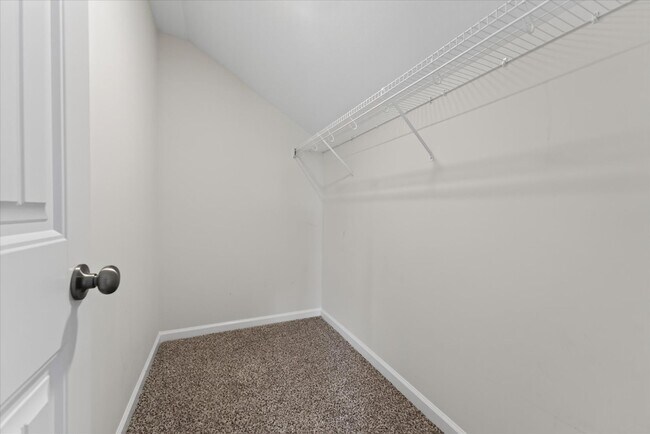 Building Photo - Like New Three Bedroom with Bonus!
