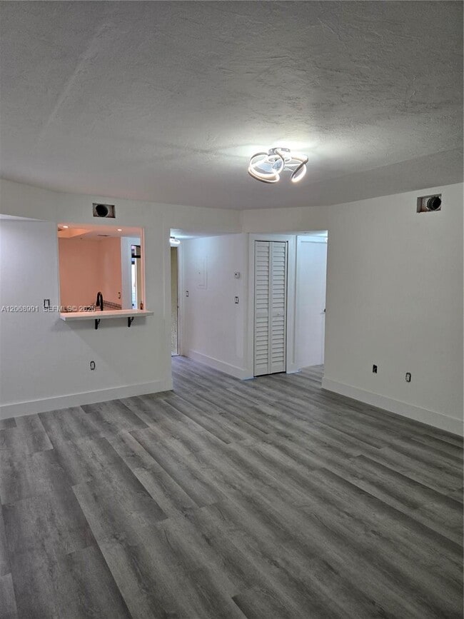 Building Photo - 2123 Golfside Village Dr