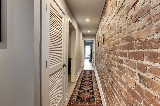 Building Photo - Stunning premium corner Townhome condo in the desirable Eckington neighborhood!